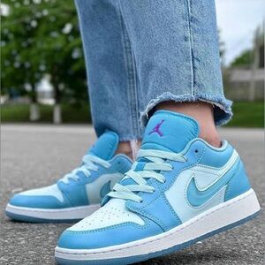 Jordan 1 Low SE